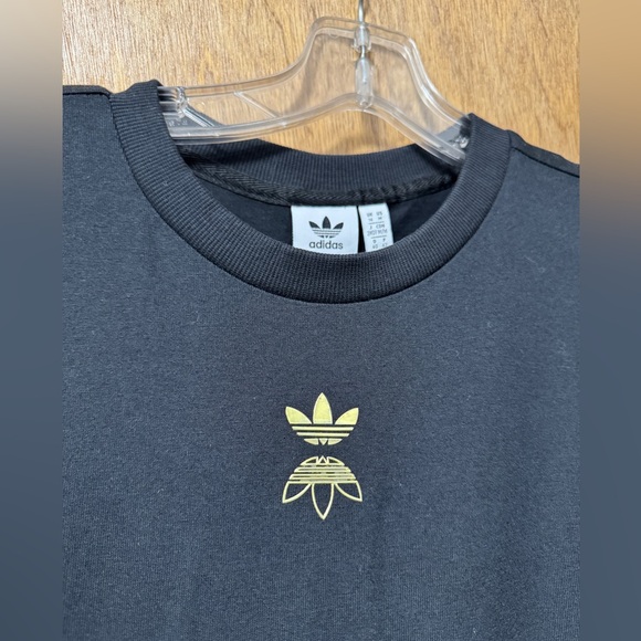 Adidas women’s Tshirt, black tee with gold accent and back has a zipper - Picture 7 of 7